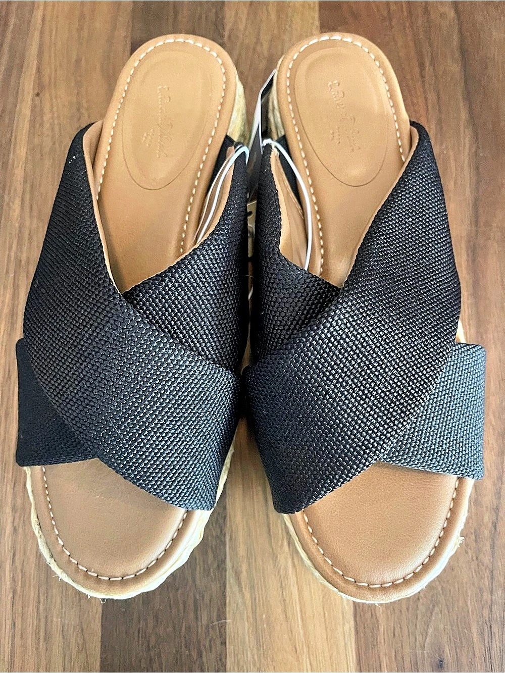 Universal Thread Platform Cross Strap Sandals in Black & Tan US 10